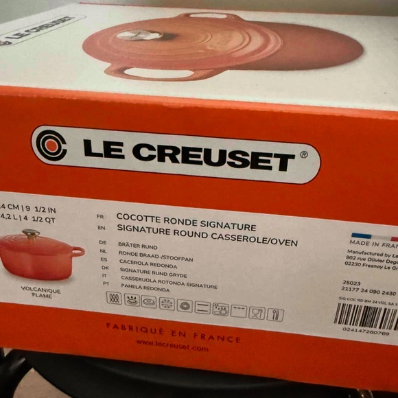 NIB Le Creuset 4.5 qt Signature Round Dutch Oven Flame orange - Picture 2 of 7